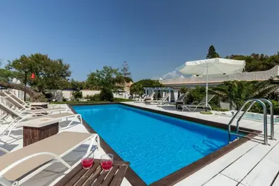 Image de Nomad House - Beach House Piscine privée et jacuzzi