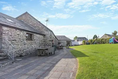 Image de 3 chambres à coucher à Tresmeer, near Launceston