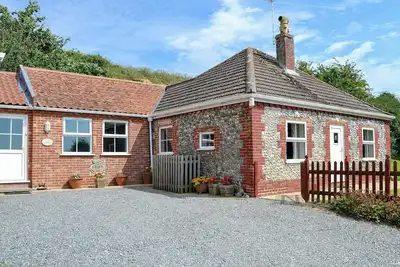 Image de 3 chambres à coucher à West Caister