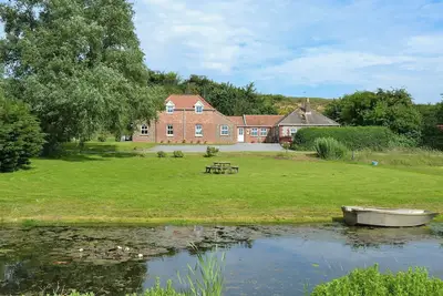 Image de 3 chambres à coucher à West Caister