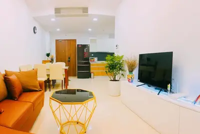 2 Br • 2 Ba • 5 Sommeil • Balcon • Piscine • Centre-ville vivant SaiGon