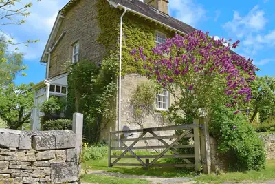 Image de 3 chambres à coucher à Church Enstone, near Chipping Norton