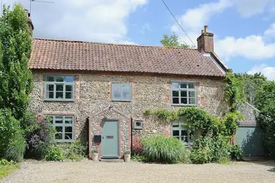 Image de 5 chambres à coucher à Thornage, near Holt