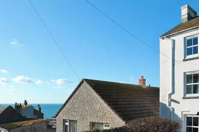Image de 3 chambres à coucher à Portland, near Weymouth