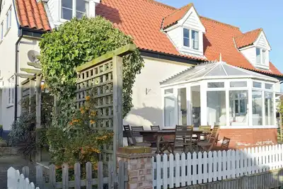 Image de 3 chambres à coucher à Tattingstone, near Ipswich