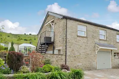 Image de 2 chambres à coucher à Mossley