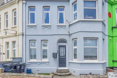 Image de 2 chambres à coucher à Exmouth