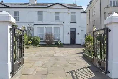 Image de 6 chambres hébergement à Southport