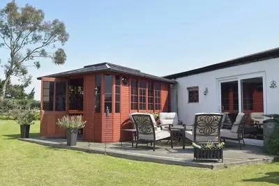 Image de 2 chambres à coucher à Burgh Castle, near Great Yarmouth