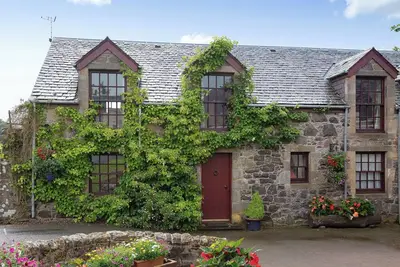 Image de 2 chambres à coucher à Kinross, near Perth