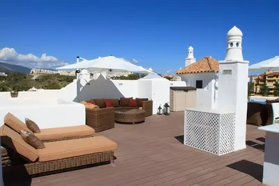 Image de Top del Golf Hills Marbella - Large roof top lounge terrace