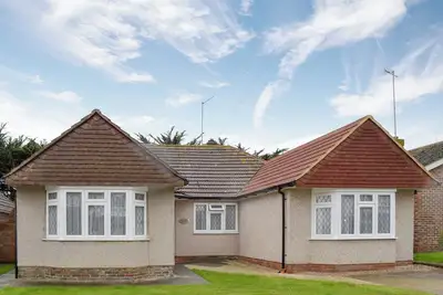 Image de 3 chambres à coucher à Kingsgate, near Broadstairs