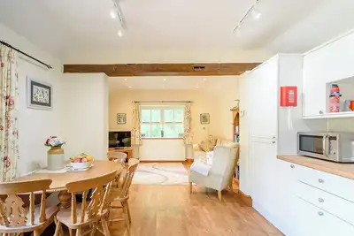 Image de Cottage In The Pond W43212