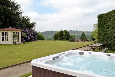 Image de 9 chambres à coucher à Beaford, near Winkleigh