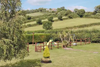 Image de 3 chambres à coucher à Maidencombe, near Torquay