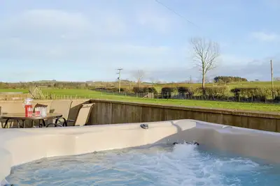 Image de 2 chambres à coucher à Dearham, near Maryport