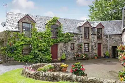 Image de 2 chambres à coucher à Kinross, near Perth