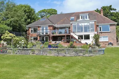 Image de 2 chambres à coucher à Fairlight, near Hastings