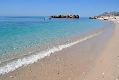 Image de Villa de rêve avec piscine, à quelques pas de la mer, calme et intimité