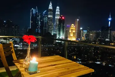 Image de Klcc City Center View Skyline Luxury and Comfortable Condo Infinity Sky Pool