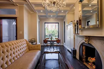 Image de Charme historique Capitol Hill Row Home w / Parking - emplacement parfait