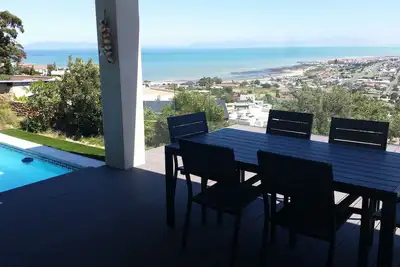 Image de Villa privée avec une vue magnifique sur la mer