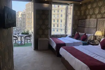 Image de Chambre Triple PRIVÉE. Vue Sur La Ville