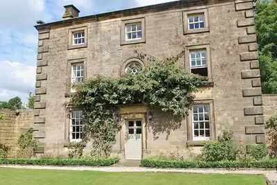 Image de 4 chambres logement dans Matlock