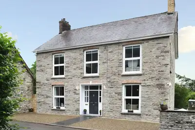 Image de 4 chambres à coucher à Abercych, near Cardigan