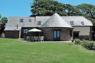 Image de 5 chambres à coucher à Hartland, Bideford