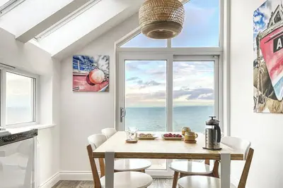 Image de 2 chambres à coucher à New Quay