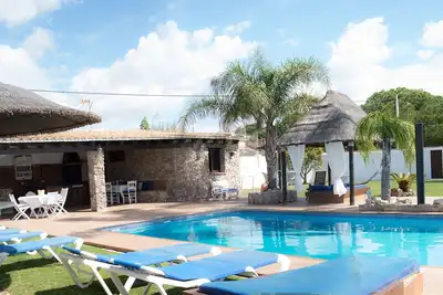 Image de Jolie villa avec grande piscine extérieure et un grand espace privé