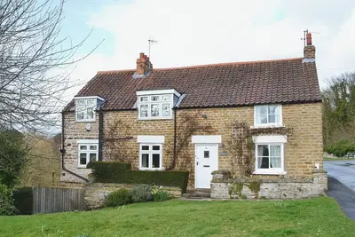 Image de 3 chambres à coucher à East Ayton, near Scarborough