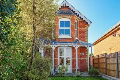 Image de 3 chambres à coucher à Middleton, Freshwater