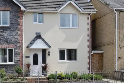 Image de 3 chambres à coucher à Cwmgors, near Ammanford
