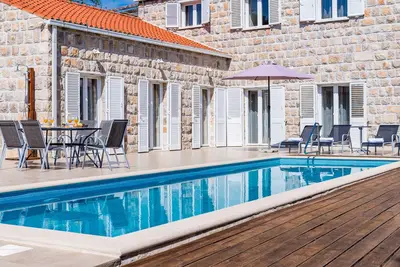 Image de Villa familiale avec piscine dans un village calme à proximité des plages les plus propres