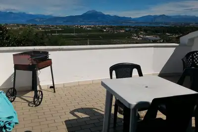 Image de Lac de Garde: jardin penthouse avec vue sur le lac Animaux Peschiera Graditi