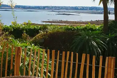 Image de Au gré des marées, vue panoramique sur la baie de Morlaix, plage à 50m