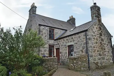 Image de 4 chambres hébergement à Llanbedrgoch, près de Benllech