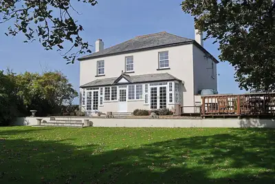 Image de 5 chambres à coucher à Stratton, Bude