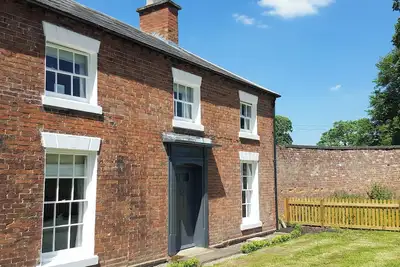 Image de 3 chambres à coucher à Brewood, near Wolverhampton