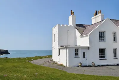 Image de 2 chambres à coucher à Rhoscolyn, near Holyhead