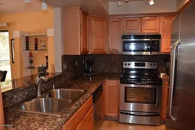 Image de * Biltmore - Golf * Condo communautaire situé au centre de 2 chambres / 2 salles de bain