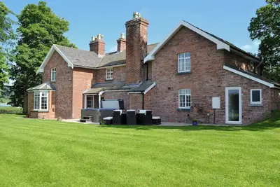 Image de 5 chambres à coucher à Newtown