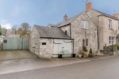 Image de 3 chambres à coucher à Brassington, near Matlock