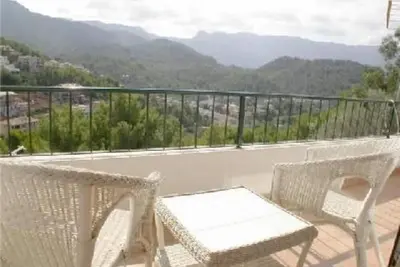 Image de Accommodation on harbor and beach with mountain views