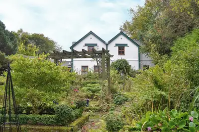 Image de 3 chambres à coucher à Llanbedrgoch, Anglesey