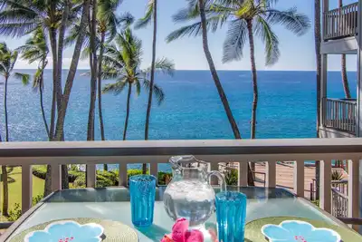 Image de Oceanfront, palmiers et beau bleu océan Pacifique. . . Poipu Palms 202!
