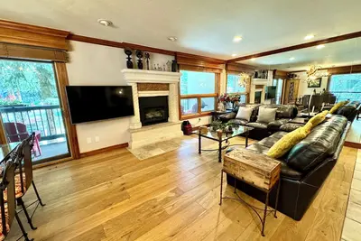 Image de Beau condo de charme au coeur de Vail Village