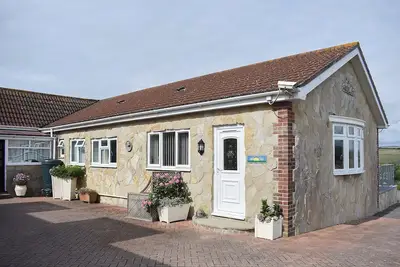 Image de 2 chambres à coucher à Chickerell, near Weymouth